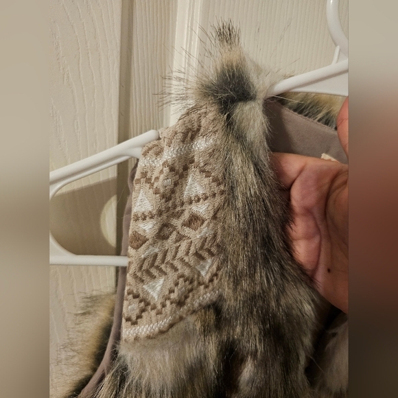 Miss Me Girls NWT Boho Faux Fur Vest Size M - Picture 2 of 6